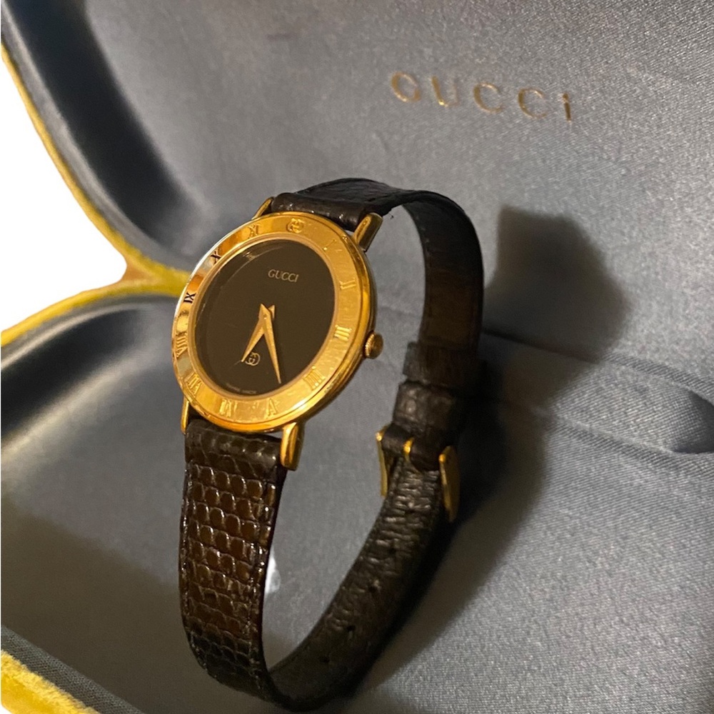 GUCCI Women’s 18k Gold Plated 3000L Quartz Watch/Leather Strap (Authentic)